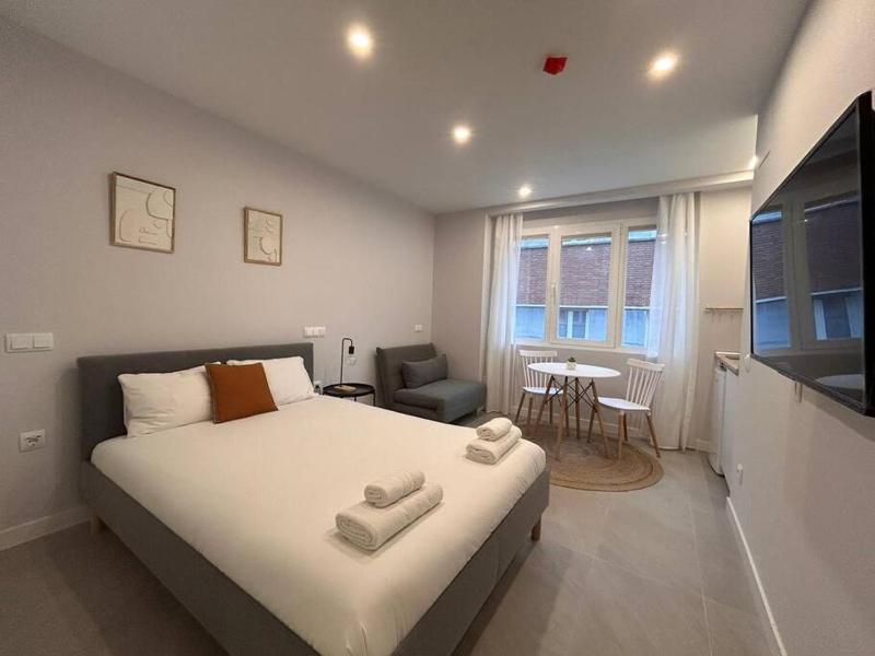 Cozy studio in Tetuan - En 1/7 — отель с удобствами в Мадриде