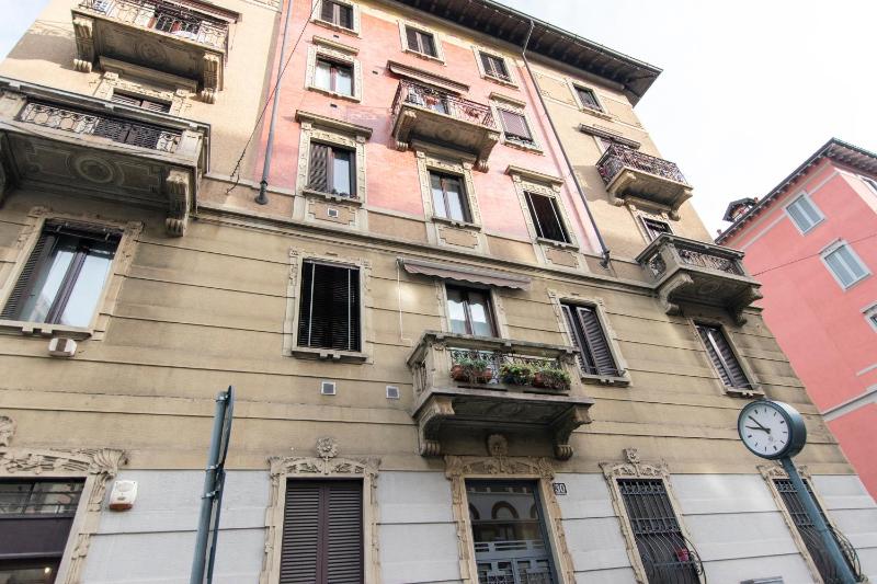 I Host Apartment - Fiamma 30 — забронировать отель в Милане