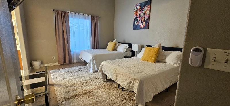 Serene 5beds 2bath with firepit — отель с удобным расположением в Лас Вегасе