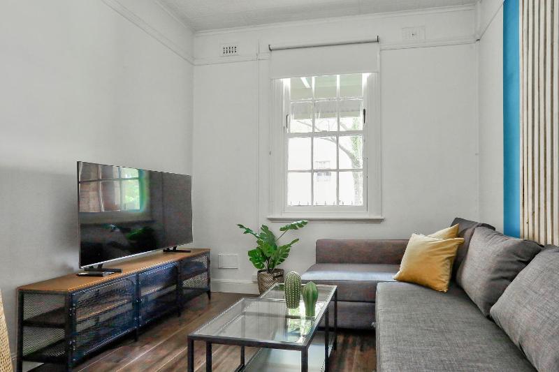 Spacious 3 Bedroom House City Centre Millers Point 2 E-Bikes Included — забронировать отель в Сиднее