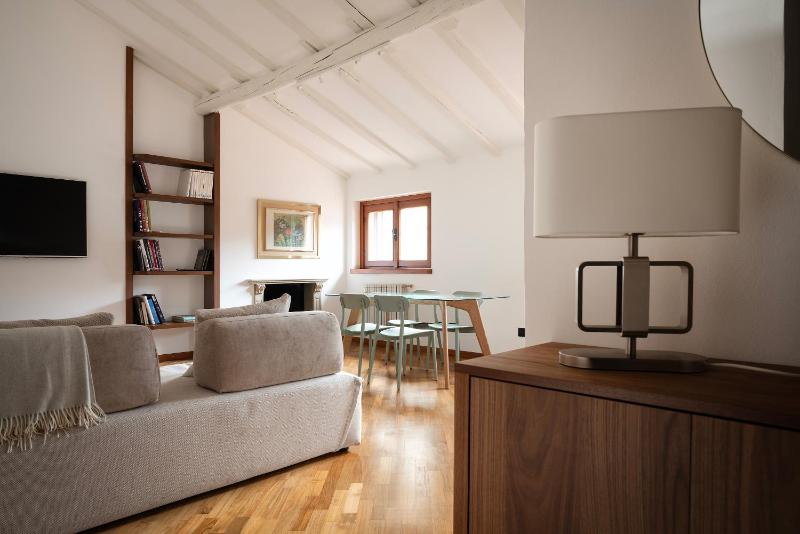Santa Tecla Living Varese 14 — забронировать отель в Милане