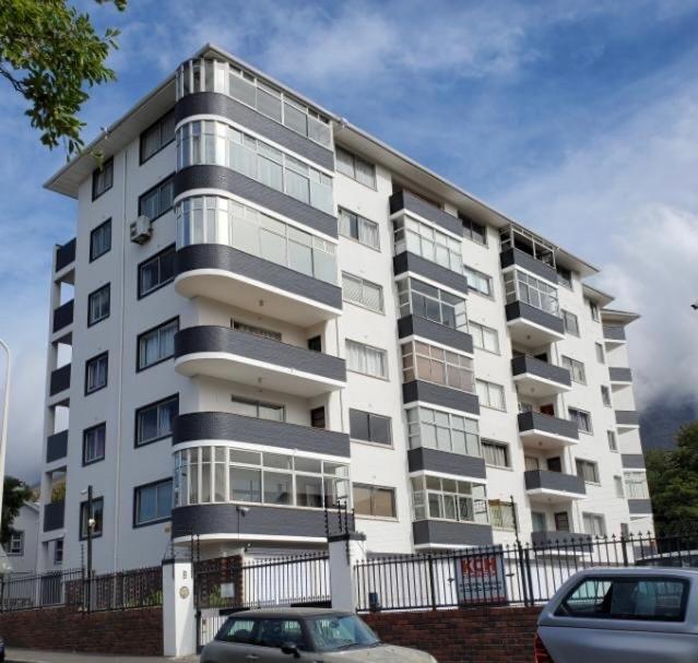 Gardens Apartment Stunning Mountain Views — комфортный отель в Кейптауне