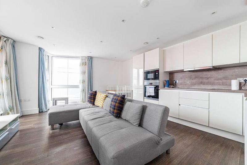 Charming & Large 1-Bedroom in the Heart of London — забронировать отель в Лондоне