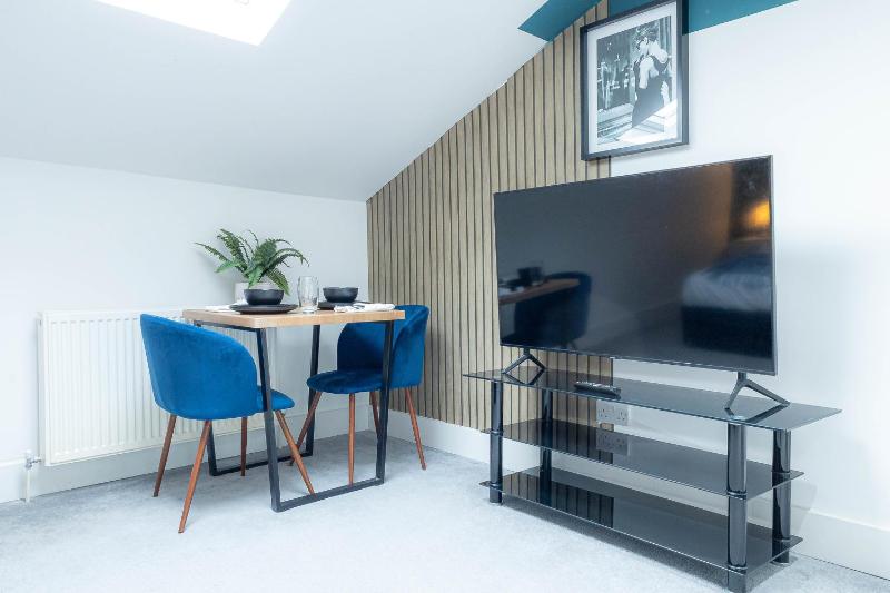 Deluxe Urban Retreat with City Views Studio and One Bedroom Apartments near Camden by Belvilla — комфортный отель в Лондоне