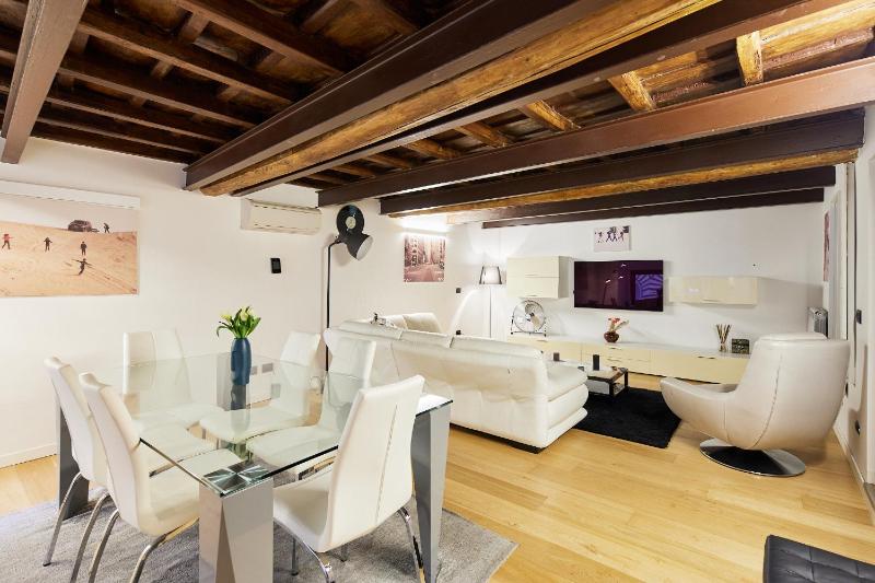 IFlat Marvellous home near Via del Corso — отель с удобным расположением в Риме