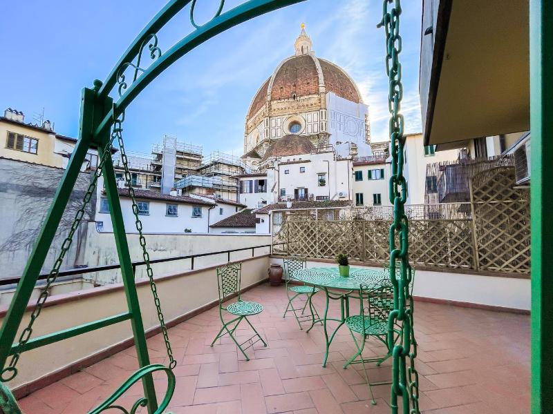 Stunning Apartment With An Amazing Terrace — отель в Флоренции, Италия
