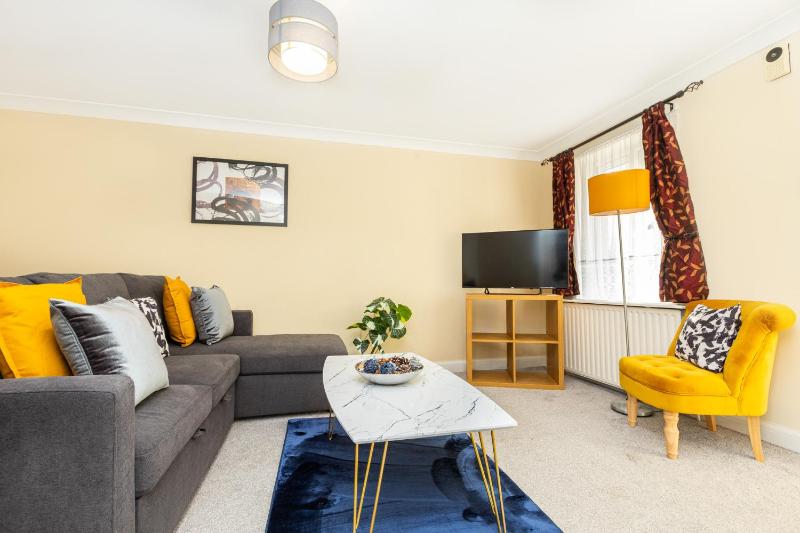 Charming 1BR flat, Canning Town, ExCel, City Hall — забронировать отель в Лондоне