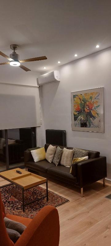 Charming Apartment in Chalandri — отель с удобствами в Афины