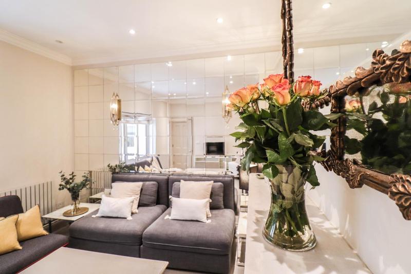 Цены на Delightful Kensington Apartment в Лондоне