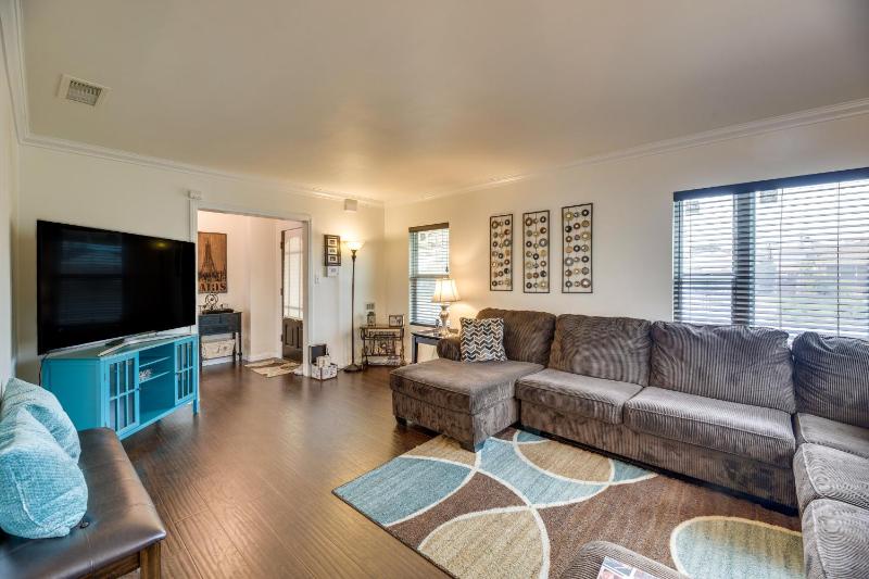 Lovely Los Angeles Getaway Patio, Near Beaches! — отель с удобствами в Лос-Анджелесе