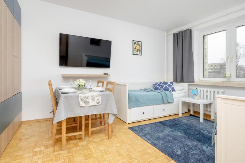 Spacious Apartment with Three Bedrooms in Warsaw by Renters — комфортный отель в Варшаве