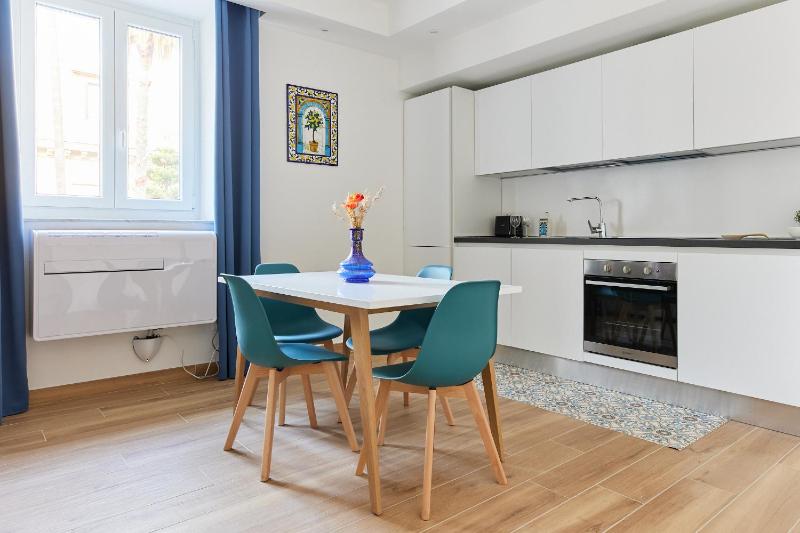 IFlat Lovely Modern Apartment — забронировать отель в Риме