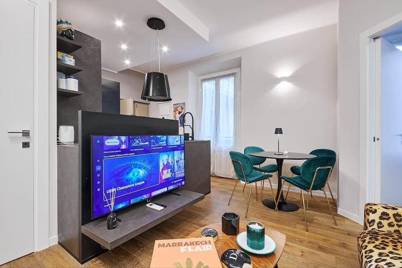 [Moderno Bilocale Chic] 8 min dal Duomo — отель в Милане, Италия