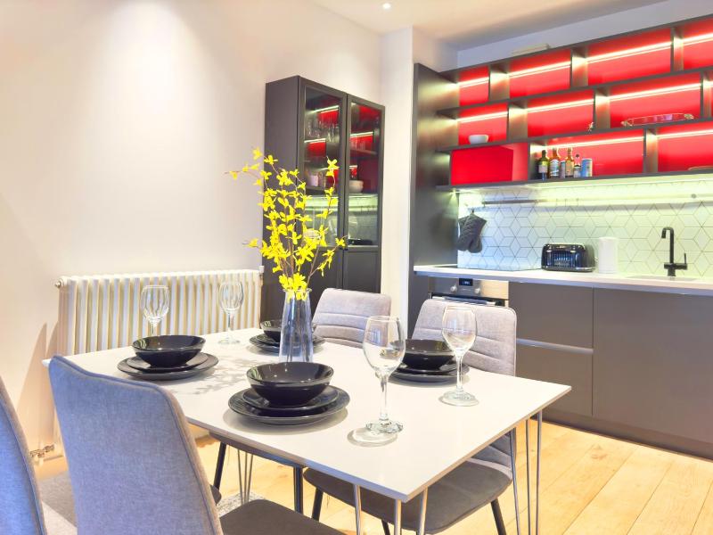 VIP SERVICED APARTMENTS LONDON GREAT SECURE LOCATION PERFECT FOR BUSINESs & LEISURE — комфортный отель в Лондоне