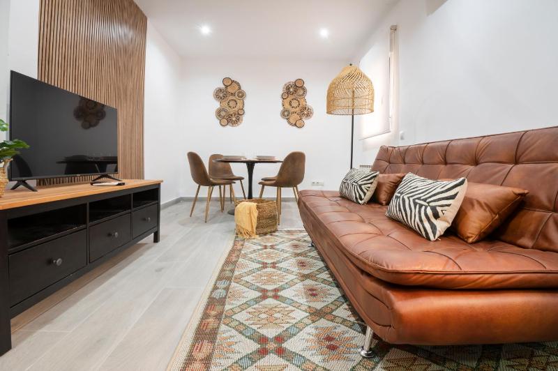 Luxury Apt, 20min downtown, Palacio Vista Alegre — забронировать отель в Мадриде