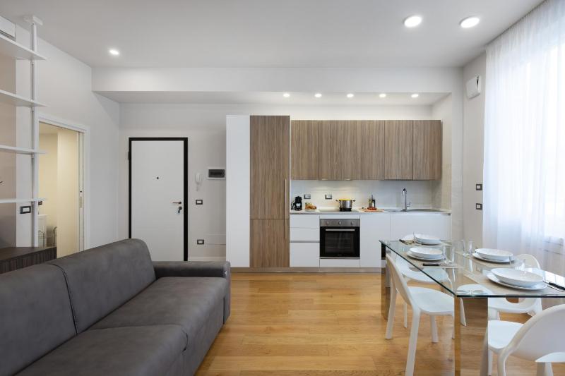 [Navigli - Uni Bocconi] Elegant Suite, Wi-Fi, Tram — отель с удобным расположением в Милане