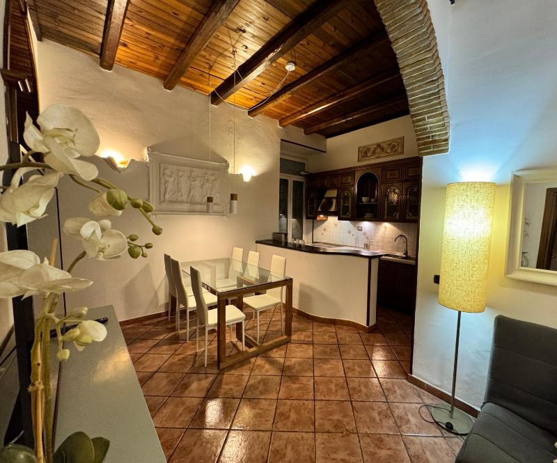 Цены на Luxury Apart in the heart of Rome 2 Bedrooms в Риме