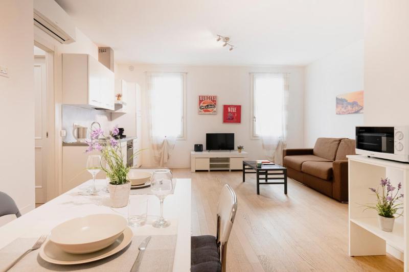 Easylife - Stile e comfort sui Navigli — отель с удобным расположением в Милане