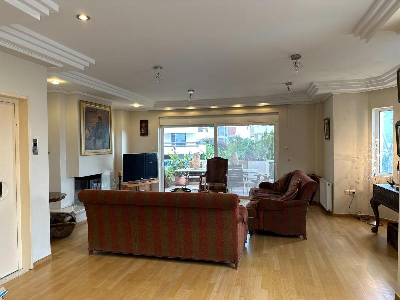 Villa in Voula 5 mins from the Beach — отель с удобствами в Афины