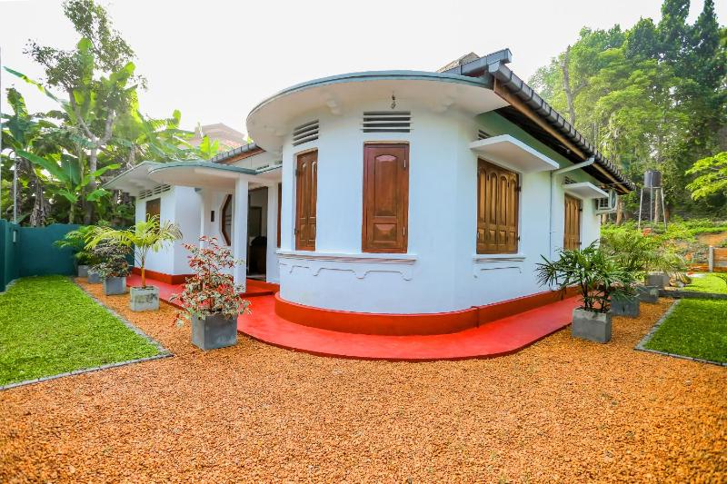 Sripali villa — отель в Хиккадува, Шри-Ланка