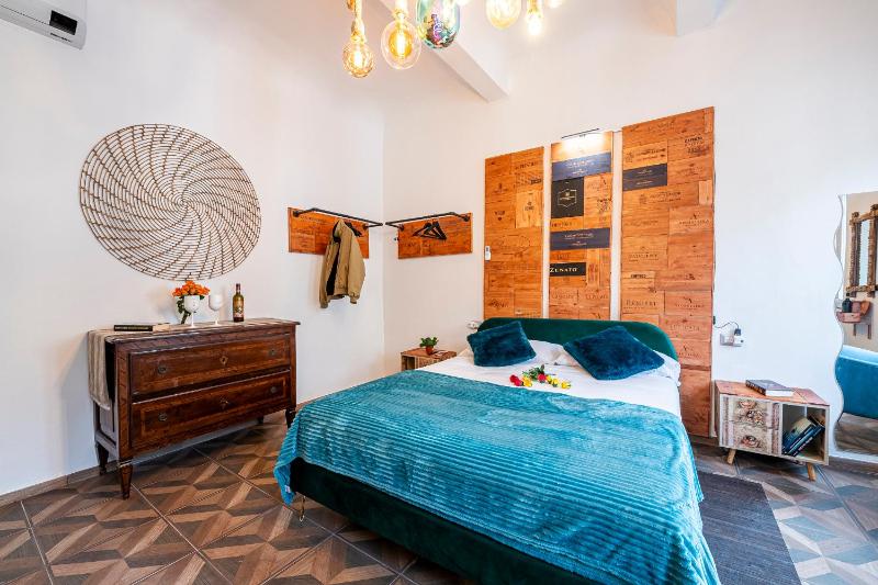 Ognissanti Suites- Center- 7 people — комфортный отель в Флоренции