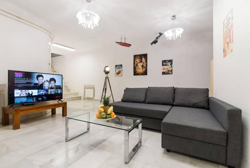 Цены на Spacious & Comfortable Flat In GRAN VIA-SOL в Мадриде