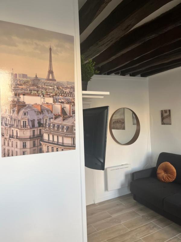 Charmant Studio au Coeur du Marais — отель с удобствами в Париже