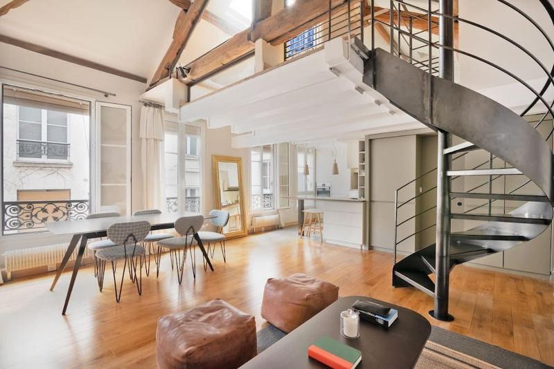 Цены на Charming flat MARAIS with AC - Close to Louvre в Париже
