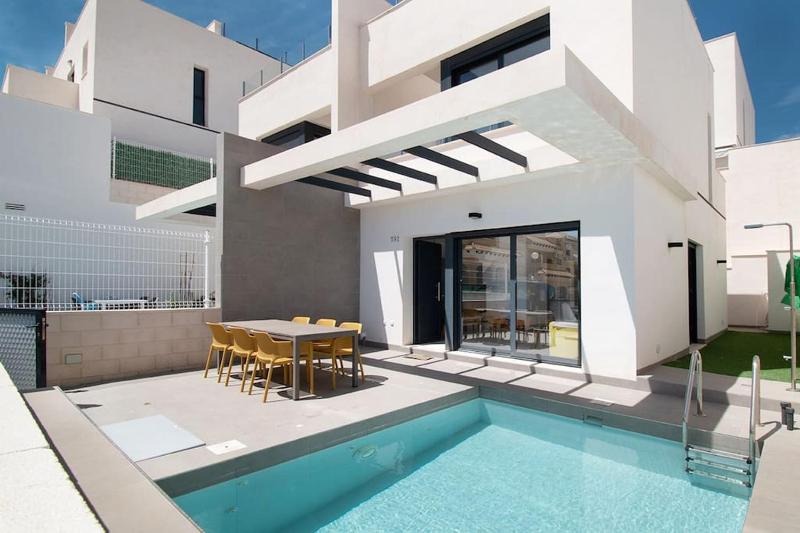 Maison avec piscine privee — отель с удобным расположением в Аликанте