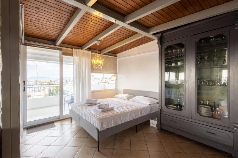 Sunny Loft with a Panoramic View — комфортный отель в Афины