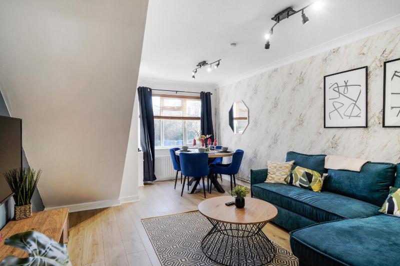 BRAND NEW - Delightful Abode in London - Garden — отель с удобным расположением в Лондоне