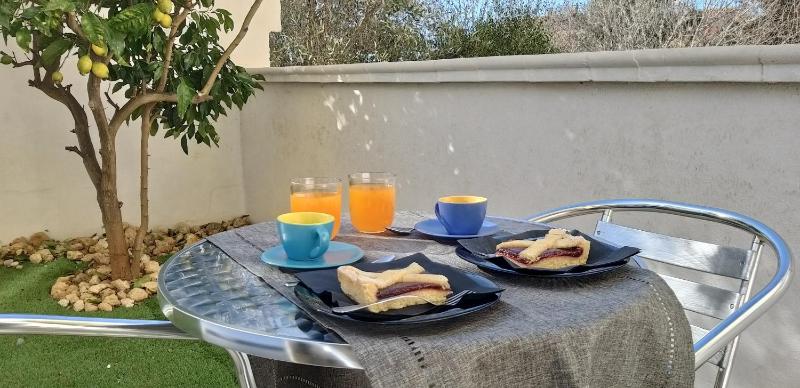 Casa Rosy a Porto Torres - Accogliente stanza con terrazza