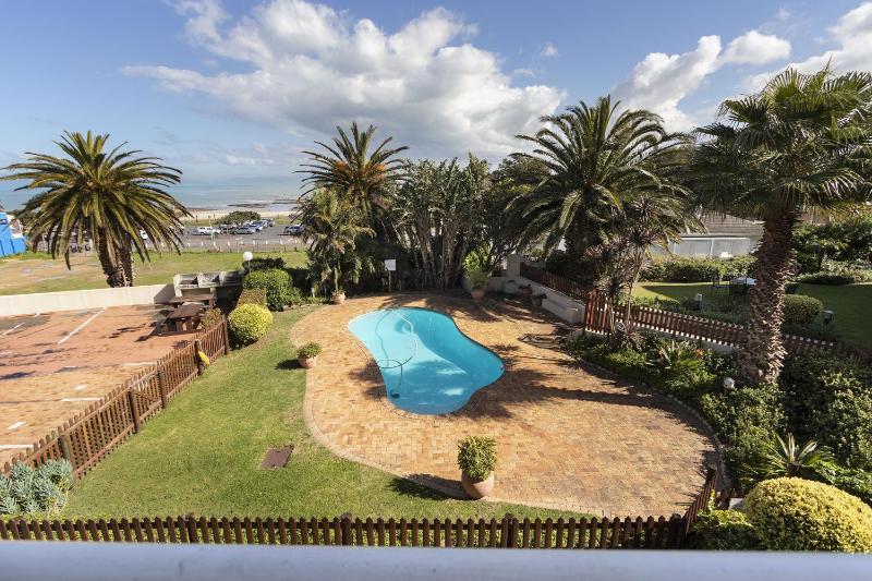 Цены на Van Riebeeck 12 by HostAgents в Кейптауне