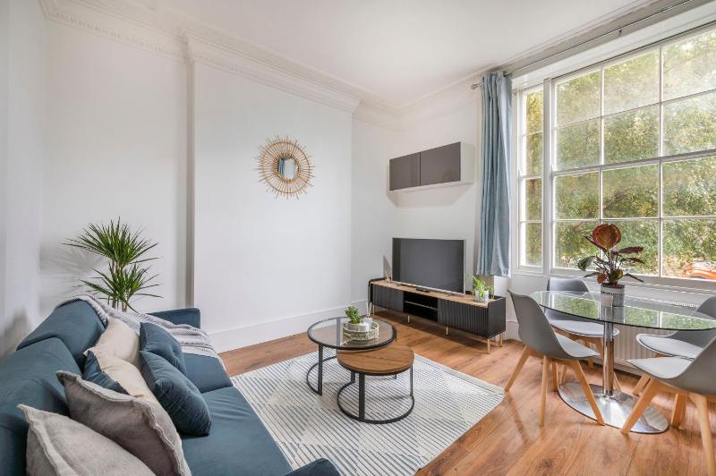Spacious Two Bedroom Apartment in Camden by London Zoo — комфортный отель в Лондоне