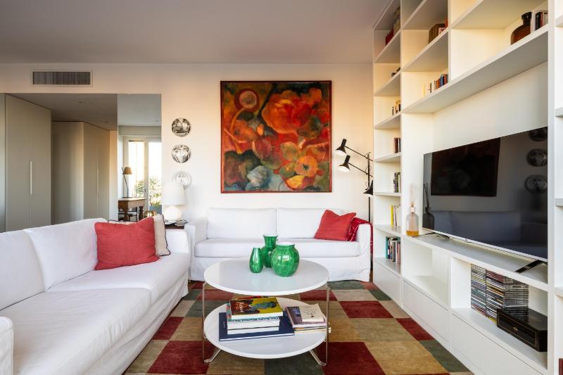 City Life View Apartment With Terrace R&R — отель с удобствами в Милане