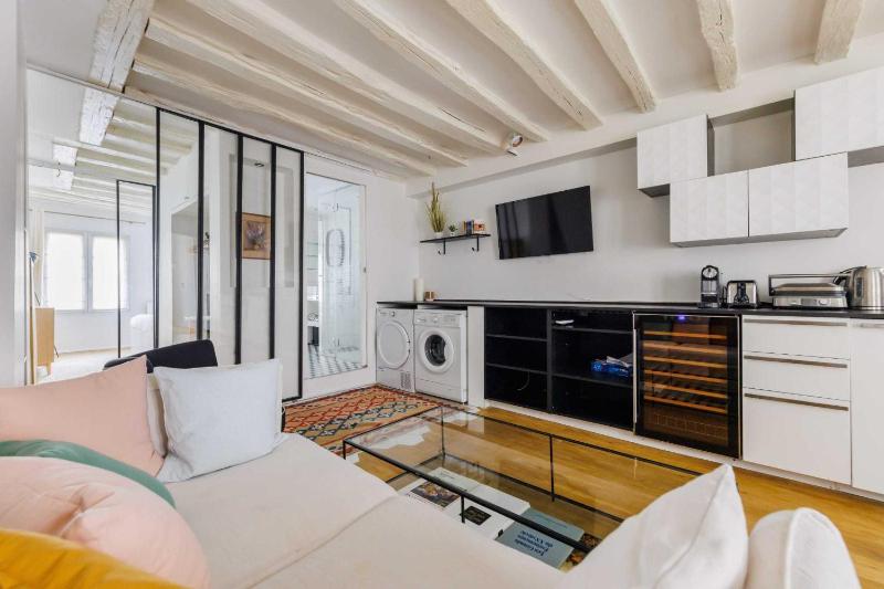 Magnificent flat - Centre Paris - Honore Rivoli — комфортный отель в Париже