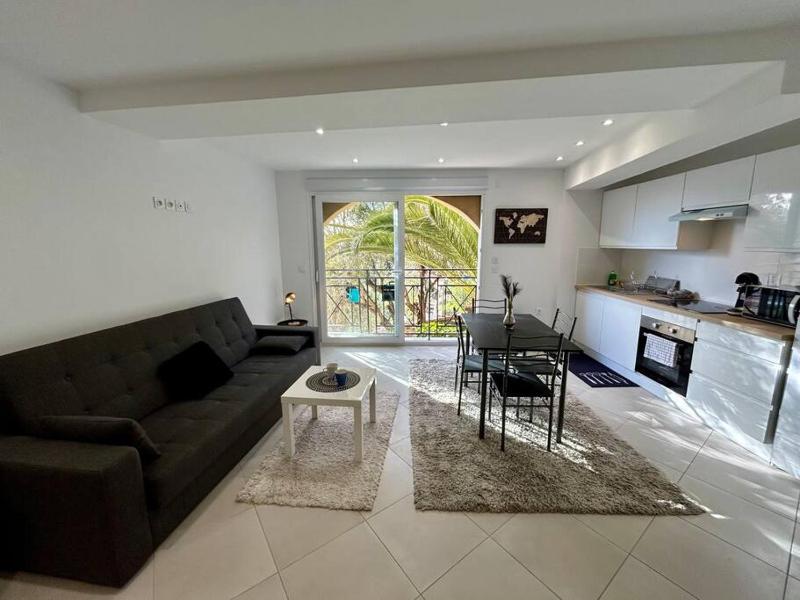 Charmant studio au calme/patio — забронировать отель в Николь