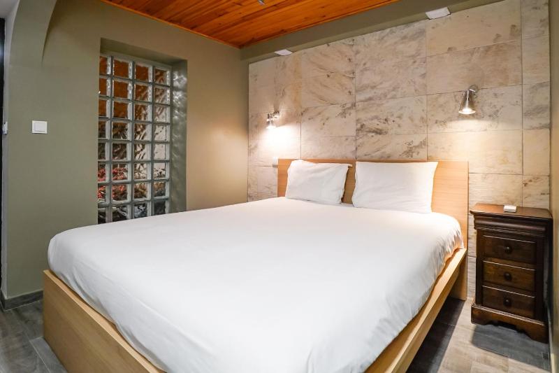 Цены на Cosmopolitan Chiado Apartment by LovelyStay в Лиссабоне