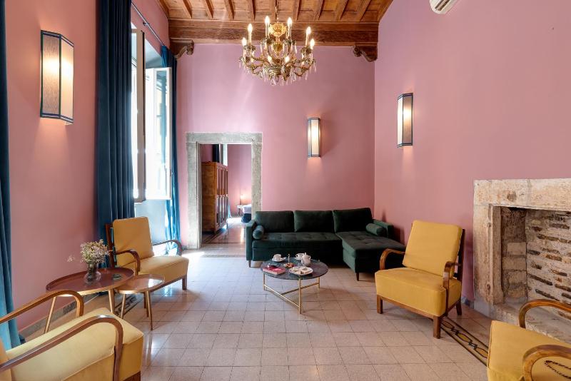 Appartamento Tor Millina 4 Piazza Navona — отель с удобным расположением в Риме