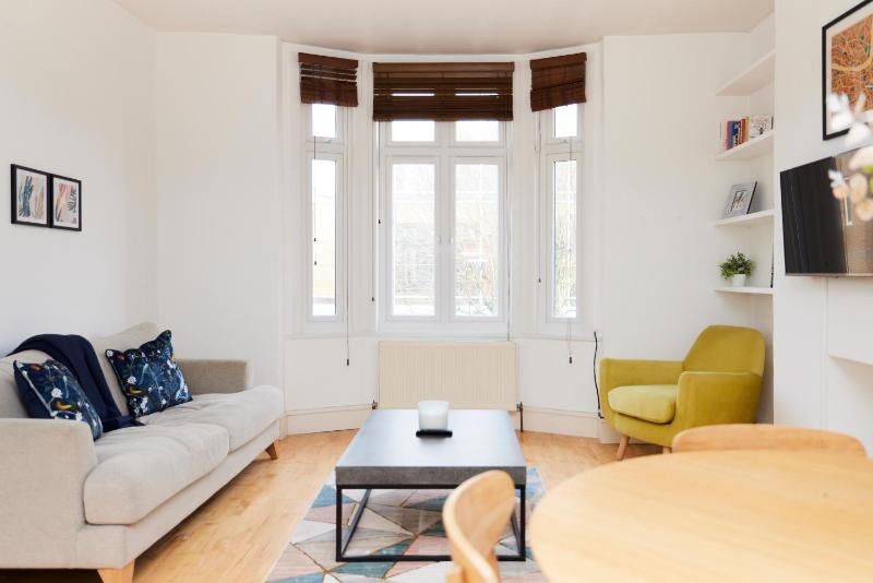 The Putney Hideout - Bright 1BDR Flat — отель с удобным расположением в Лондоне