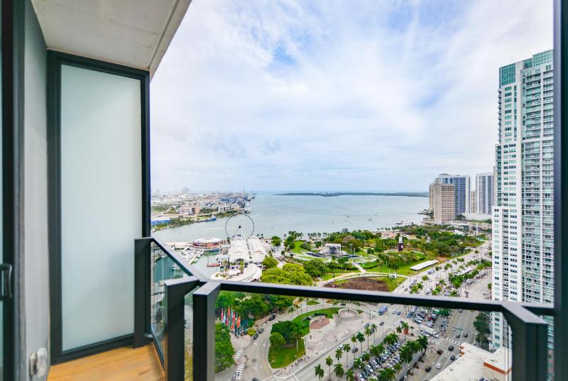 Цены на Extraordinary Bayside Studio with Amazing Views в Майами