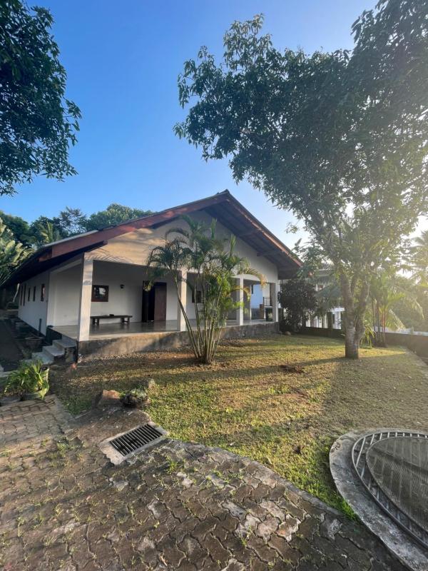 Manjus Holiday Home — отель с удобствами в Хиккадува