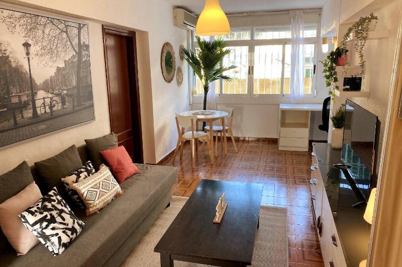 Apartment Near The Beach In Cabanal Area — отель с удобствами в Валенсии