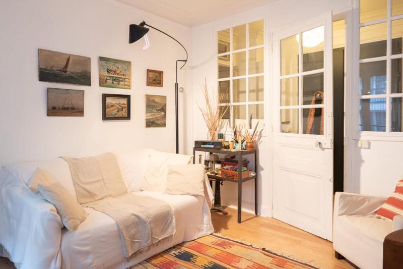 Charming 50 m love cocoon in Paris 10th — отель с удобным расположением в Париже