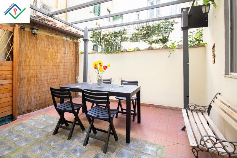 Florentia Apartment by TuscanyWeGo — комфортный отель в Флоренции