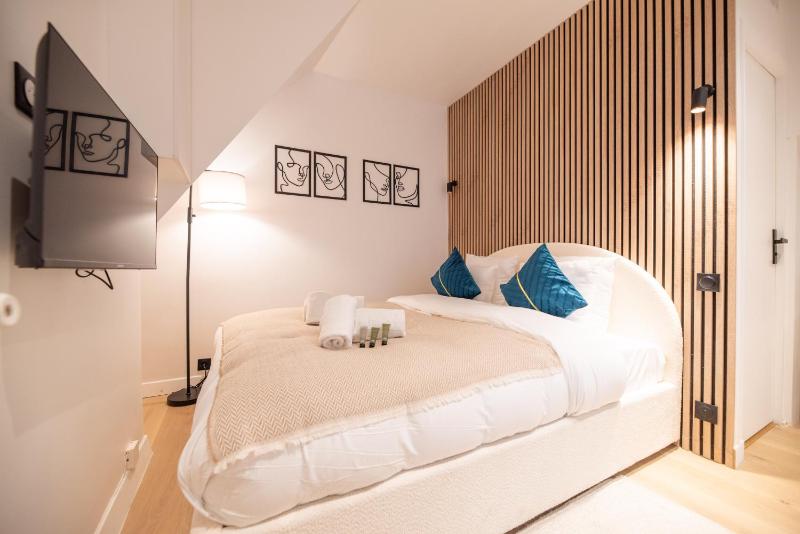 Cosy flat / Tour Eiffel Area — отель с удобствами в Париже