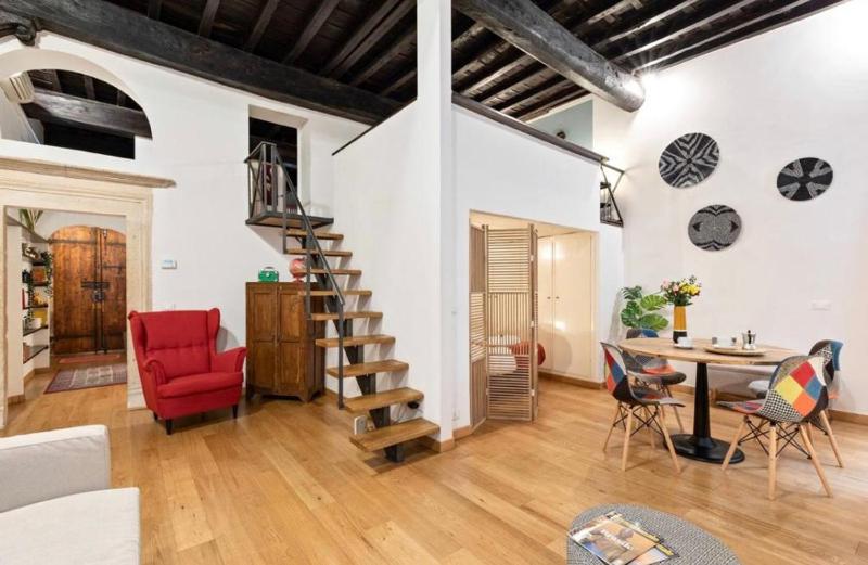 Campo de' Fiori - XV Century Loft on two levels — отель с удобствами в Риме