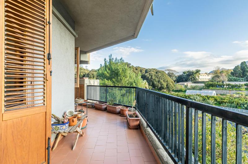Palazzo Reale & Piazza Indipendenza Roomy Flat — отель с удобствами в Палермо