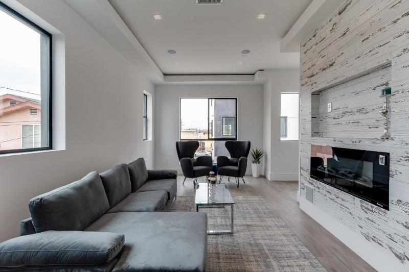 Luxury Modern 4 bedroom with Rooftop Deck #4 — отель в Лос-Анджелесе, Соединенные Штаты Америки