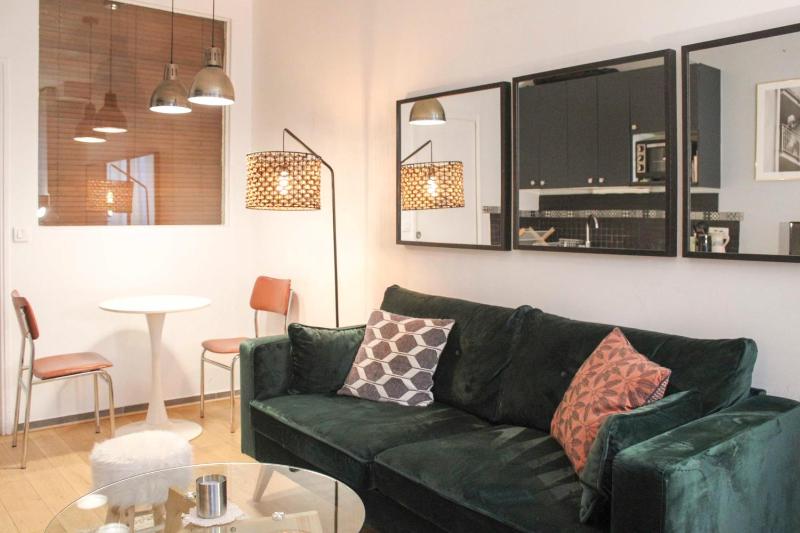 Pretty cocoon with private courtyard — отель с удобствами в Париже